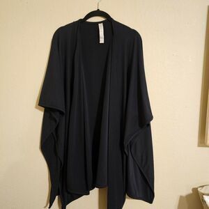 Balance-collection Women's Black and Navy Cardigan